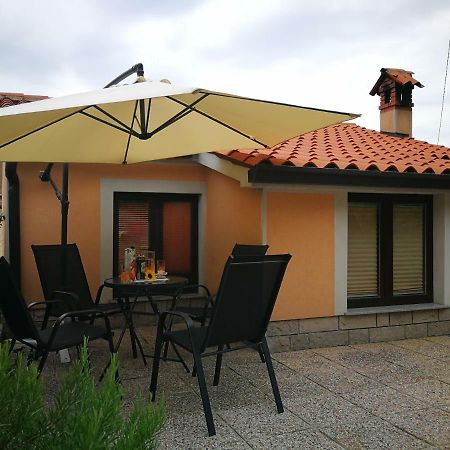 House Ceh Villa Crni Kal Exterior photo