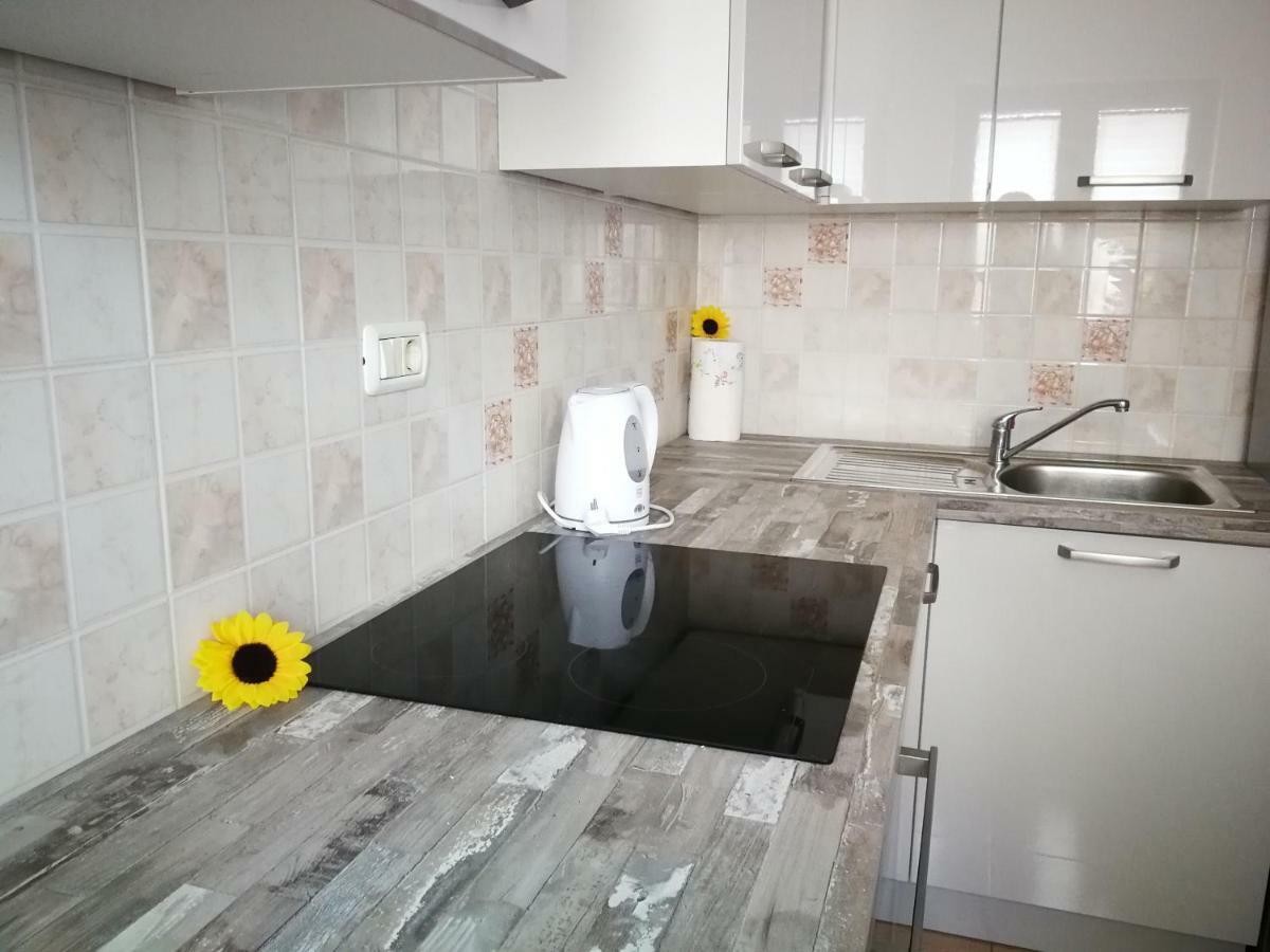 House Ceh Villa Crni Kal Exterior photo
