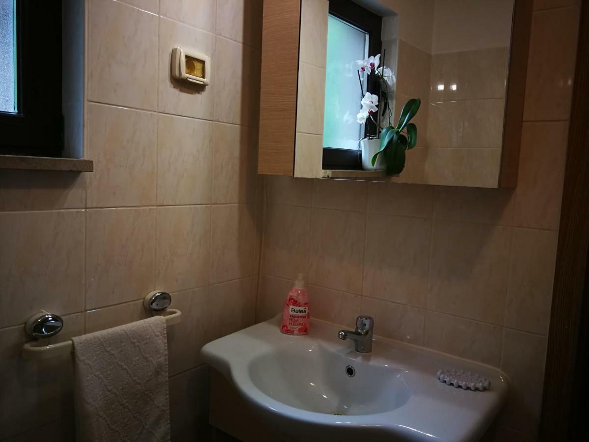 House Ceh Villa Crni Kal Exterior photo