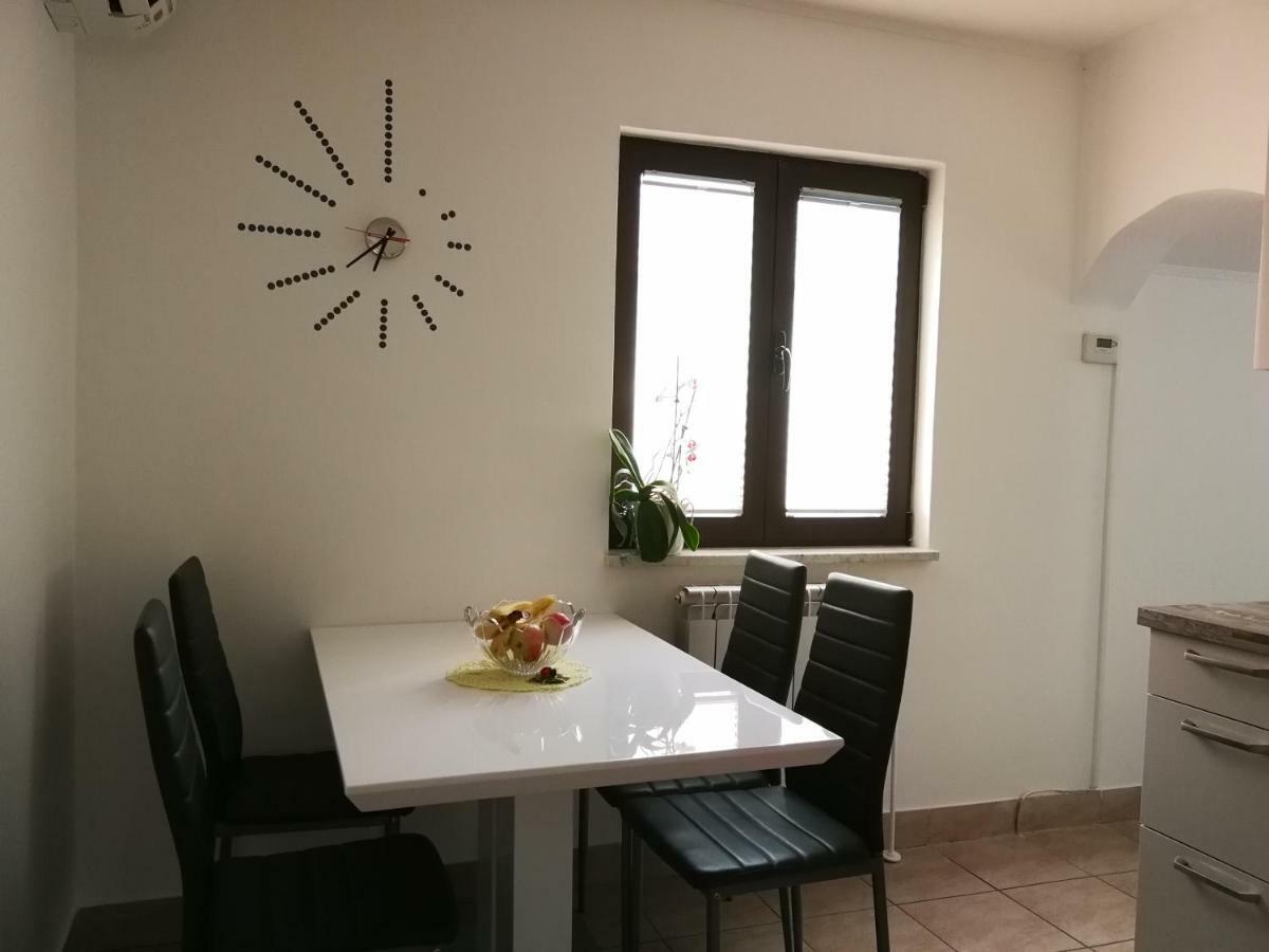 House Ceh Villa Crni Kal Exterior photo