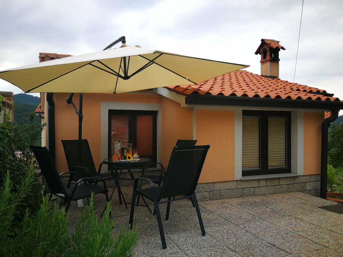 House Ceh Villa Crni Kal Exterior photo